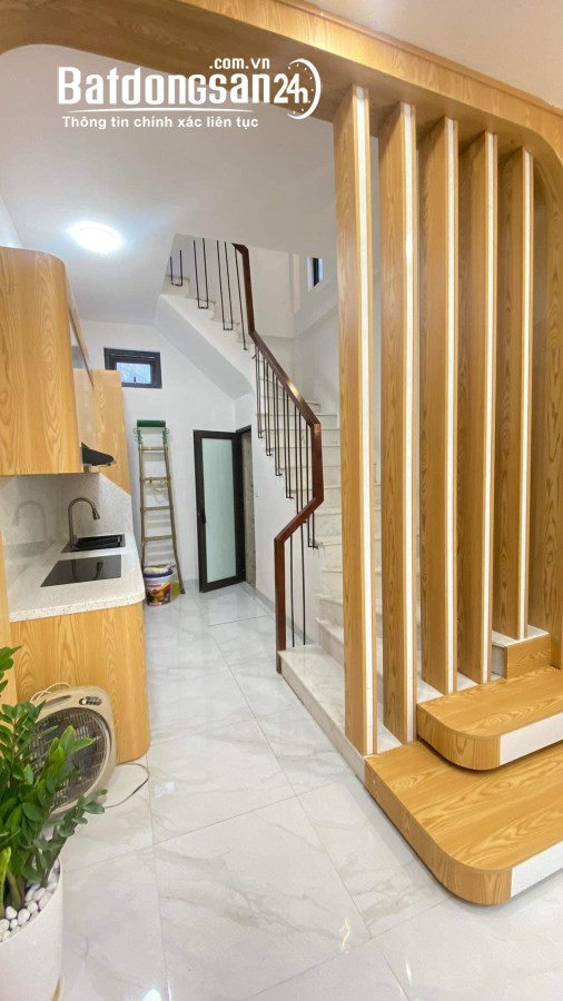    NHÀ MỚI KENG _ GỐC ĐỀ _ MINH KHAI _ 38M*5 TẦNG _ GIÁ 5.58 TỶ.