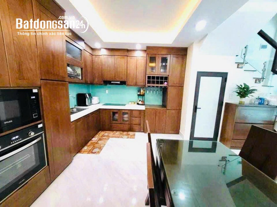 Bán căn nhà 4 tầng lô góc phường Tân Bình, TP HD, 50m2, 4 ngủ, đường oto, nột thất xị