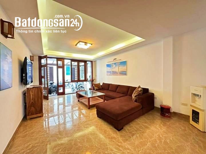 Cho thuê nhà Tây Hồ phố Lạc Long Quân 70m x 4T, ô tô tránh, nhà đẹp