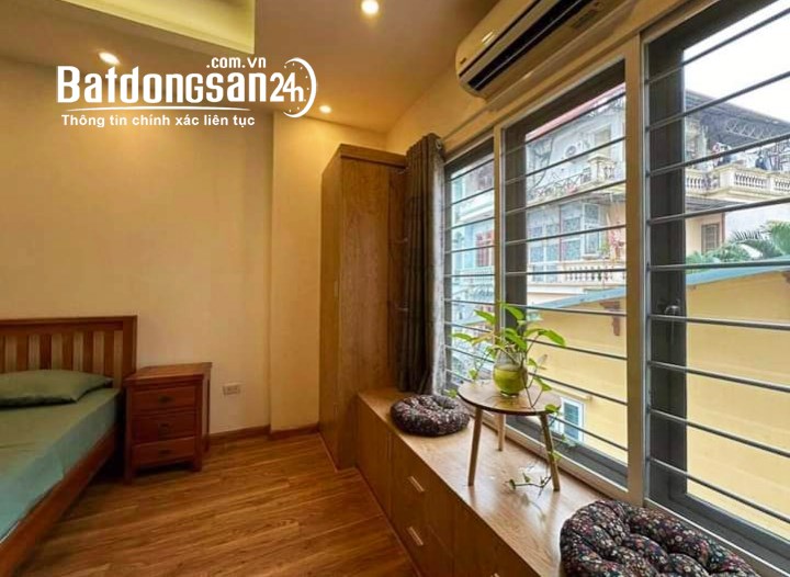 Cho thuê nhà Tây Hồ phố Lạc Long Quân 70m x 4T, ô tô tránh, nhà đẹp