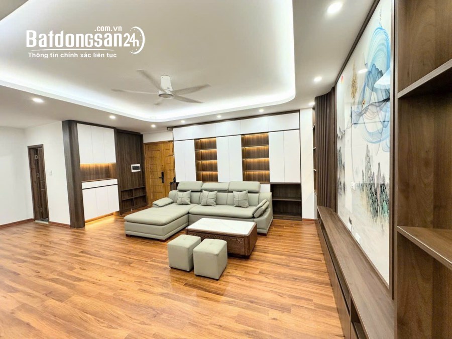 Chính chủ bán căn hộ chung cư 137 Nguyễn Ngọc Vũ căn góc tâng cao 130m 4PN nhà đẹp có