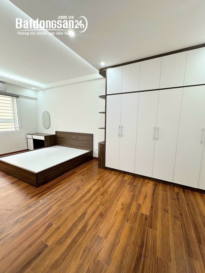 Chính chủ bán căn hộ chung cư 137 Nguyễn Ngọc Vũ căn góc tâng cao 130m 4PN nhà đẹp có