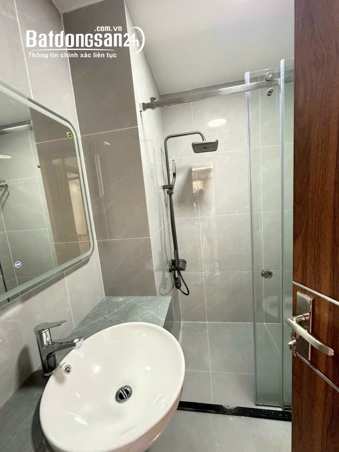 Chính chủ bán căn hộ chung cư 137 Nguyễn Ngọc Vũ căn góc tâng cao 130m 4PN nhà đẹp có
