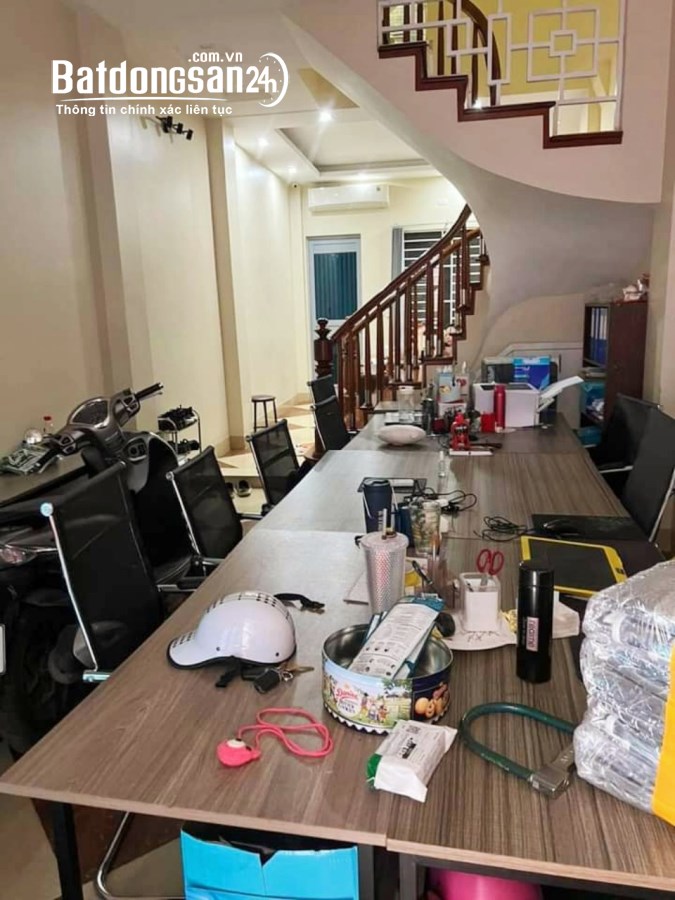 Cho thuê nhà riêng Cầu Giấy phố Trần Quốc Hoàn 40m x 5T, ngõ ô tô, dân cư đông, KD 