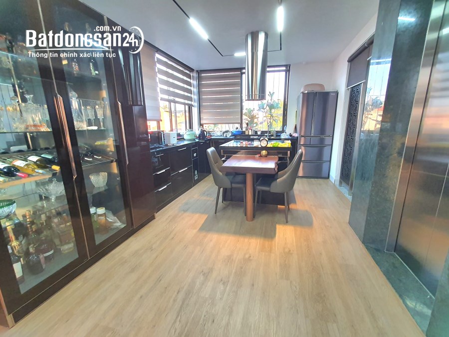  Bán Nhà Mặt Phố Nguyễn Thái Học Mặt Tiền 7M 250M2 148 Tỷ -Xây Cao