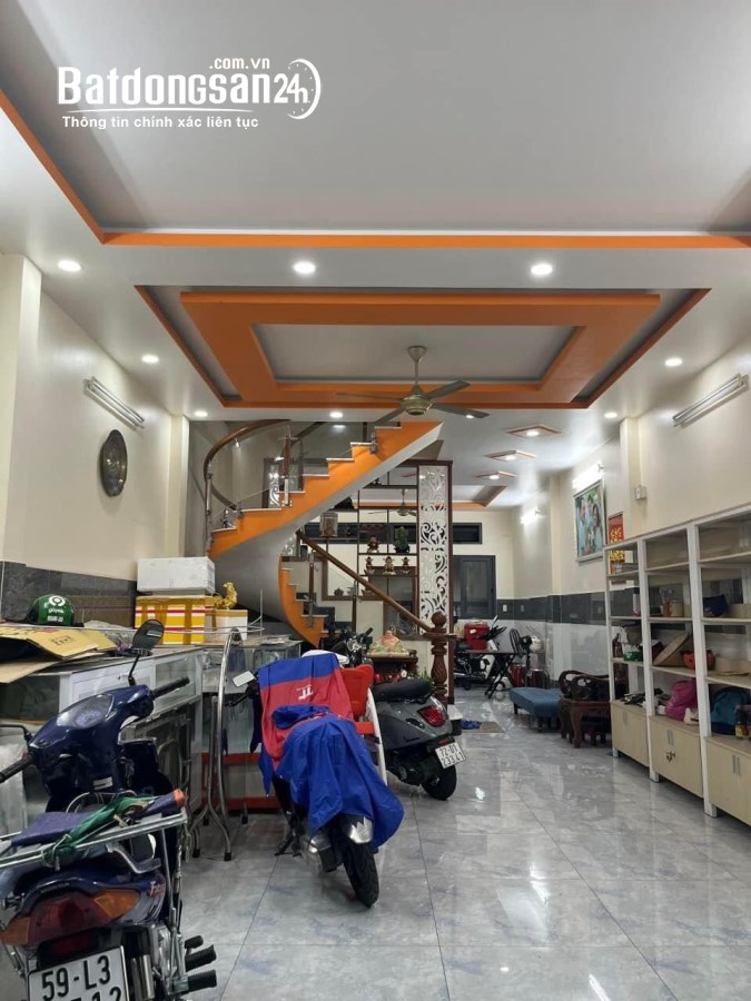  Bán nhà 3 Tầng, mặt tiền kinh doanh chợ Linh Trung, Thủ Đức, dt 5m x 18m 