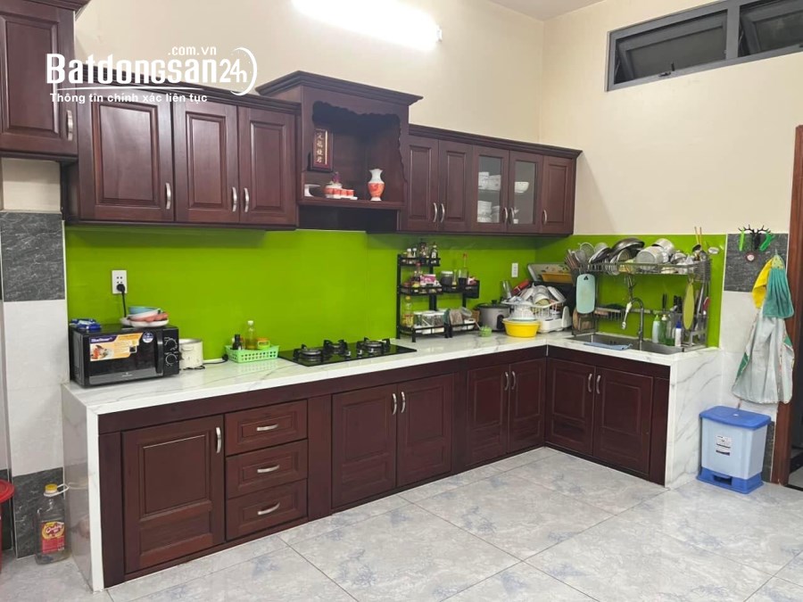  Bán nhà 3 Tầng, mặt tiền kinh doanh chợ Linh Trung, Thủ Đức, dt 5m x 18m 