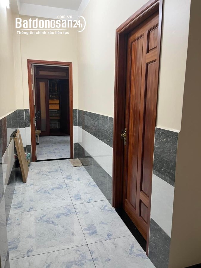  Bán nhà 3 Tầng, mặt tiền kinh doanh chợ Linh Trung, Thủ Đức, dt 5m x 18m 