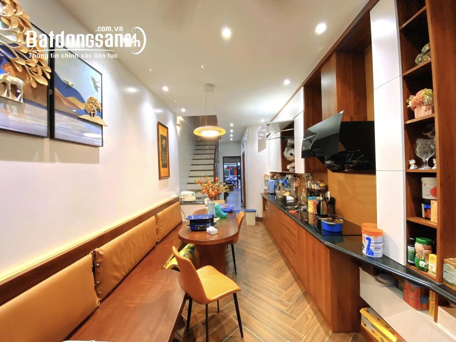 Hàng hiếm! Cầu Giấy, Ô TÔ cách 15m, lô góc 2 mặt ngõ, 2 thoáng, 35m, chỉ 6,5tỷ.