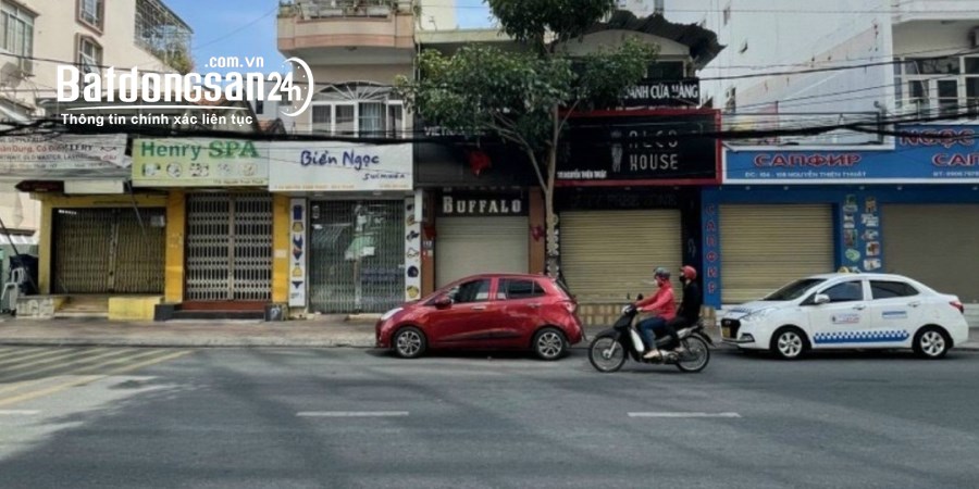 Bán đất mặt phố Thạch Cầu, Long Biên. Đường to, vỉa hè rộng, KD tốt. 108m2 ~ 17,5 tỷ