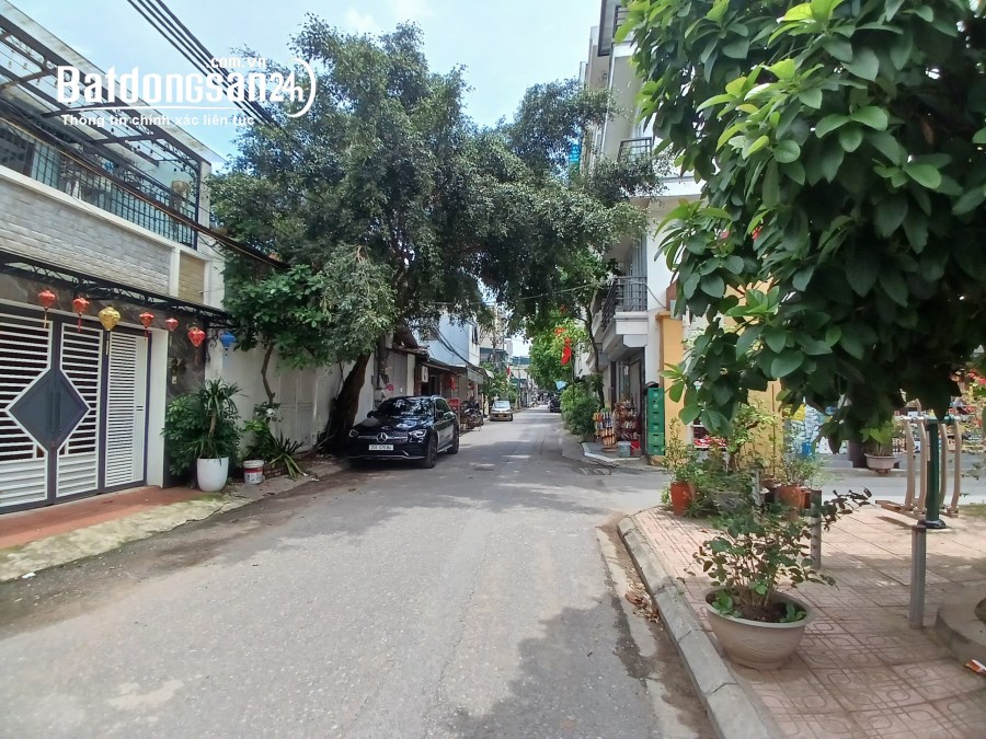 Bán đất phố Thạch Cầu, L.Biên. Đường to, ngõ thông, mặt tiền rộng, 118m2 giá 12,3 tỷ
