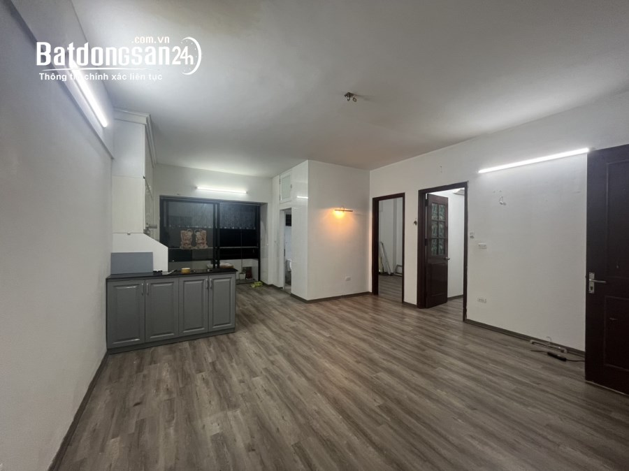 chính chủ bán căn chung cư 74m , sổ đỏ , kdt việt hưng, long biên , hà nội giá 2.4 tỷ