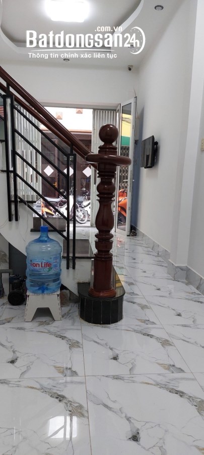 Nhà đẹp hẻm xe hơi đỗ cửa Trần Bình Trọng,4 tầng ở ngay.