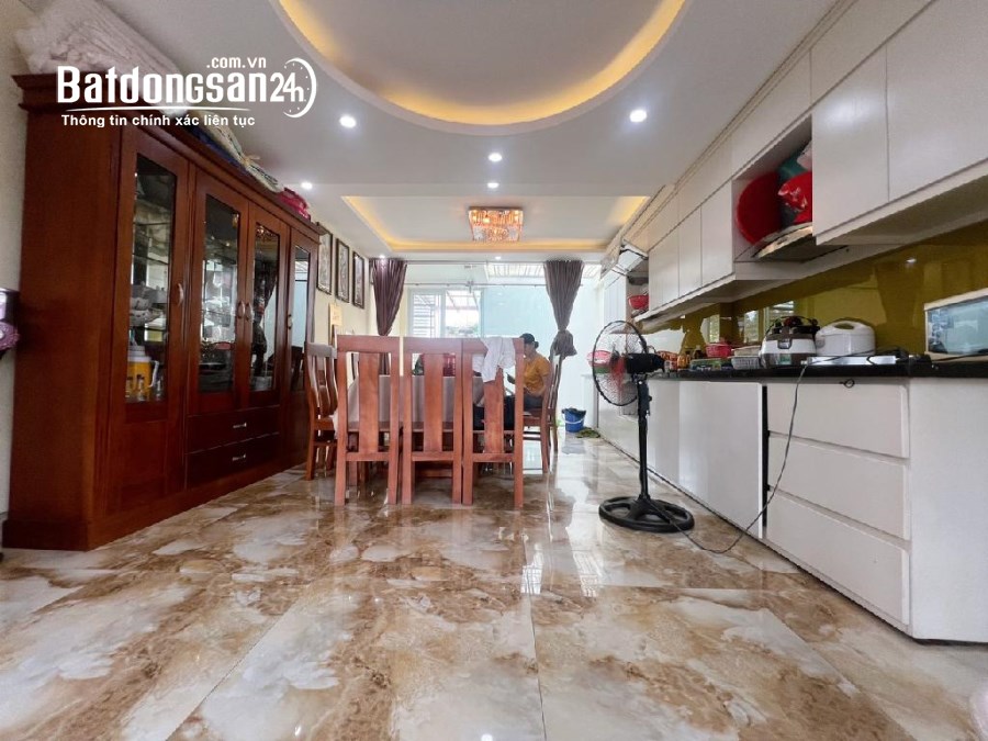 MẶT PHỐ ,KINH DOANH , DT KHỦNG 130m2 x3 T MẶT TIỀN 4.5 m Giá chỉ 10.x Tỷ 👉RẺ NHẤT Q.