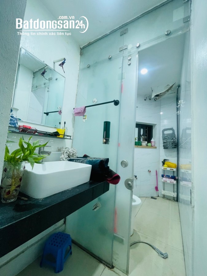 Chưa đến 130triệu/m2. Có ngay nhà TT Cầu Giấy, Phố Dịch Vong Hậu. 3 Tầng/S 60m2/MT4,5