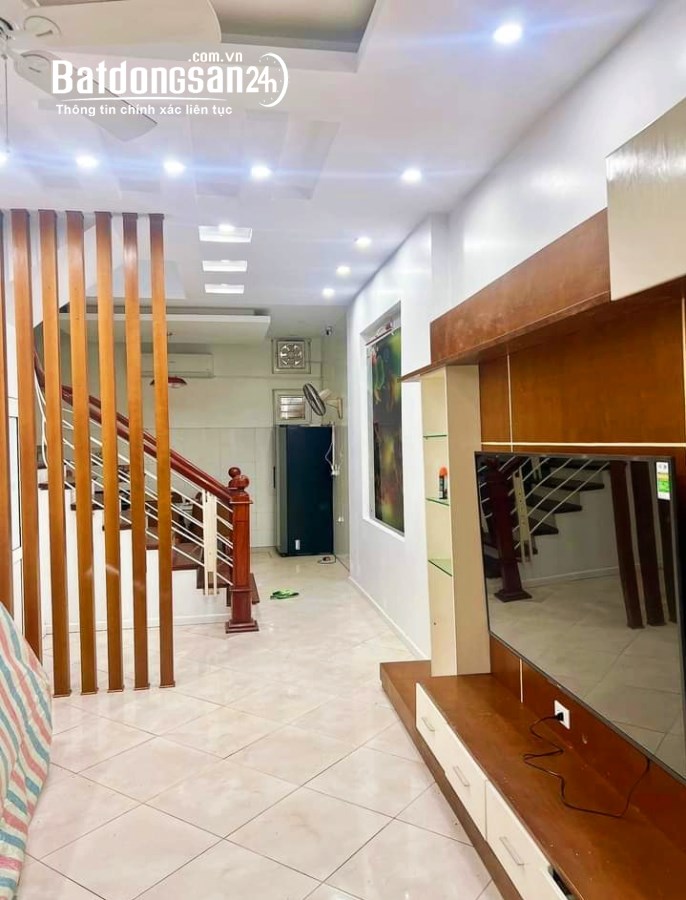Bán nhà riêng phố Nguyễn Chánh Cầu Giấy 53m x 5T giá 11.2 tỷ, tiện ích đầy đủ