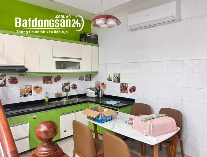 Bán nhà riêng phố Nguyễn Chánh Cầu Giấy 53m x 5T giá 11.2 tỷ, tiện ích đầy đủ