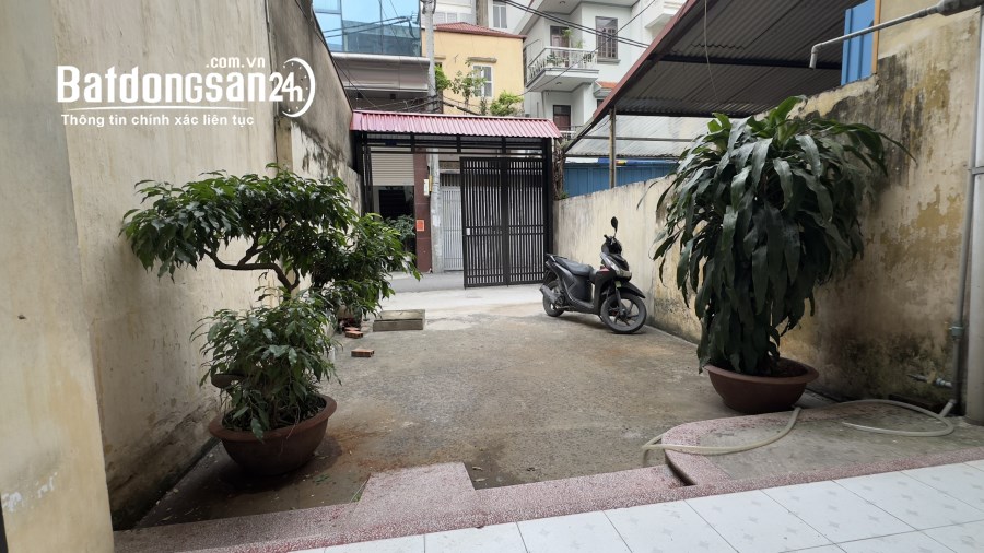 Cho thuê nhà Lê Trọng Tấn, Thanh Xuân; 100m2 x 3 tầng, mặt ngõ 5m gần mặt phố - 15tr