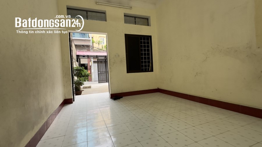 Cho thuê nhà Lê Trọng Tấn, Thanh Xuân; 100m2 x 3 tầng, mặt ngõ 5m gần mặt phố - 15tr