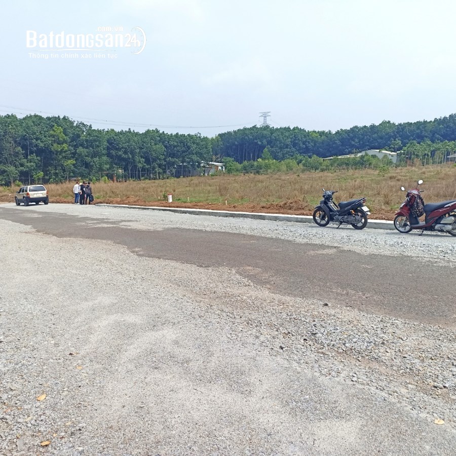 Cặp liền kề ngay kp5 Minh Thành Chơn Thành, giá rẻ