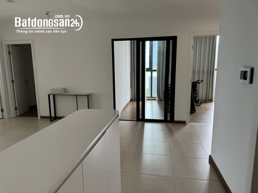 Cho thuê cc Vinhomes Skylake Phạm Hùng. Căn 102m2, Full nội thất, View Hồ điều hòa.
