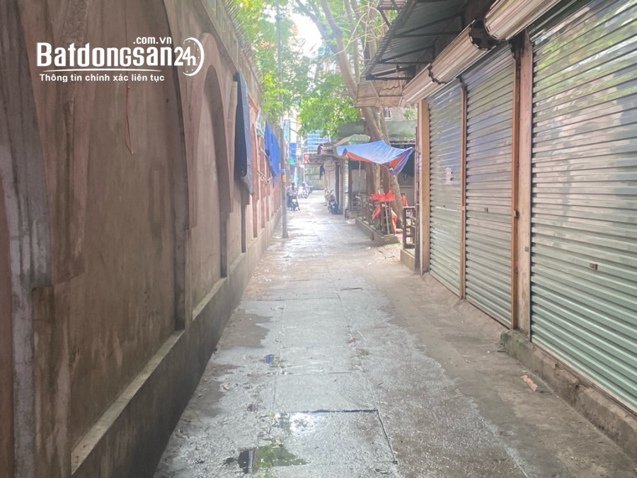 Nhà nhỏ có võ 43m2 nằm trong trung tâm chợ dân sinh nhộn nhịp của Nghĩa Tân !