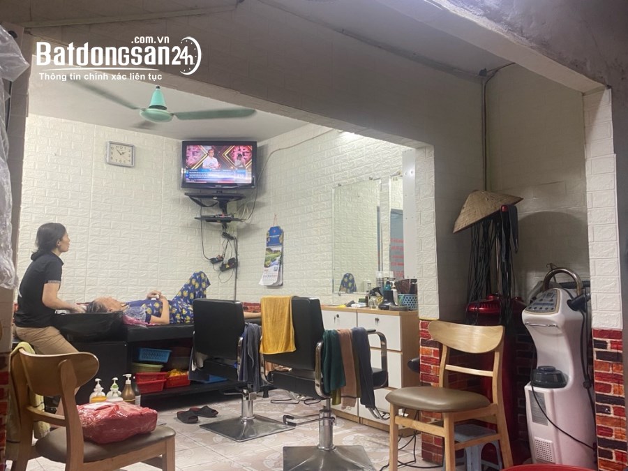 Nhà nhỏ có võ 43m2 nằm trong trung tâm chợ dân sinh nhộn nhịp của Nghĩa Tân !
