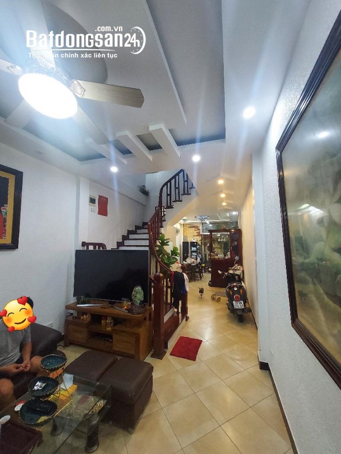 Bán nhà phố Từ Hoa 59m2, 5 tầng đẹp long lanh chỉ 10m ra mặt phố ở sướng cận kề Hồ Tâ