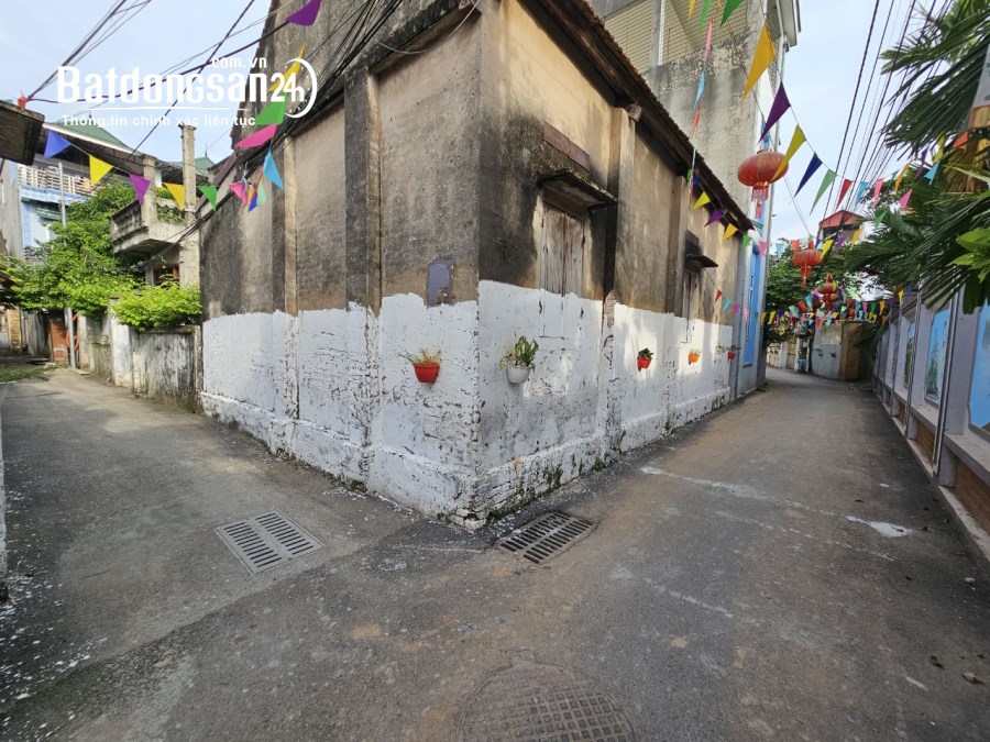 Đất thị trấn Trạm Trôi: DT30m2* gần đường ô tô* gần trung tâm huyện, trường học các c