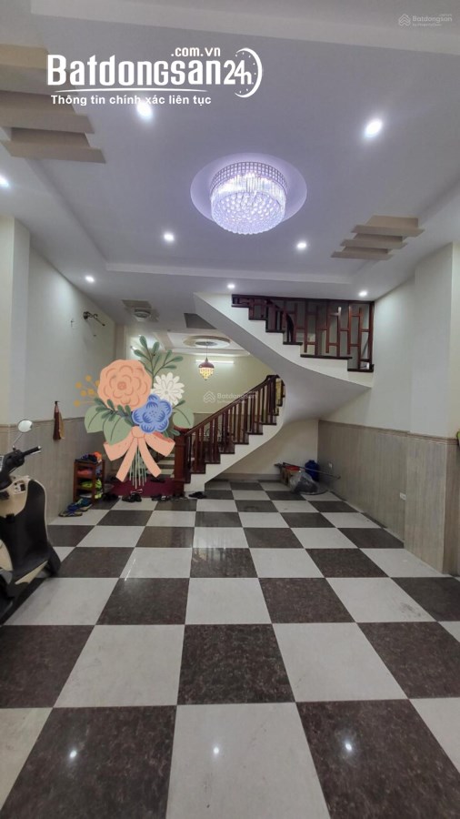 Nhà ngõ 61 phố Phạm Tuấn Tài, DT 50m2 xây 5 tầng, nhà đẹp có gara, đủ nội thất