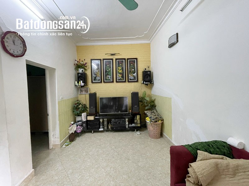 Cần bán 40m2 nhà 2,5 tầng ngõ 26 Kẻ Tạnh. Cách 30m ra mặt đường ô tô tránh