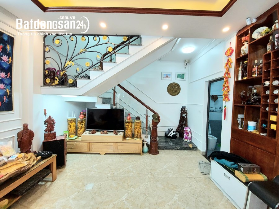 Bán nhà Trần Đăng Ninh, vỉa hè rộng, nhà 6 tầng đẹp lung linh, 35m2, 9.8 tỷ