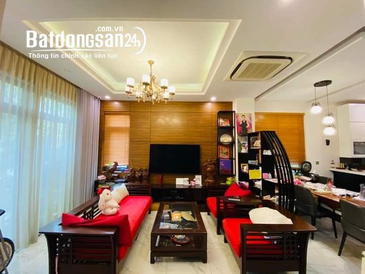 Bán biệt thự STalake Tây Hồ Tây Nguyễn Văn Huyên 270m2 x 4 T x MT 10m x 102 tỷ. Tặng 