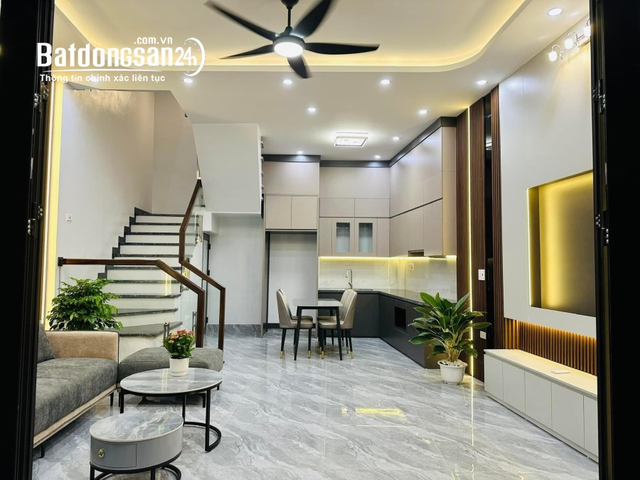 Bán nhà 3 tầng 3 ngủ, ngõ 218 Vũ Hựu, ph Thanh Bình, TP HD, 42m2, 3 vs, sân phơi, 2.3