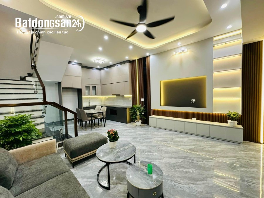Bán nhà 3 tầng 3 ngủ, ngõ 218 Vũ Hựu, ph Thanh Bình, TP HD, 42m2, 3 vs, sân phơi, 2.3