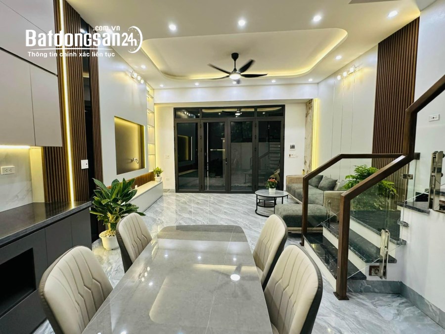 Bán nhà 3 tầng 3 ngủ, ngõ 218 Vũ Hựu, ph Thanh Bình, TP HD, 42m2, 3 vs, sân phơi, 2.3