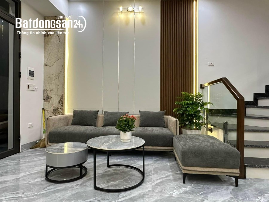 Bán nhà 3 tầng 3 ngủ, ngõ 218 Vũ Hựu, ph Thanh Bình, TP HD, 42m2, 3 vs, sân phơi, 2.3