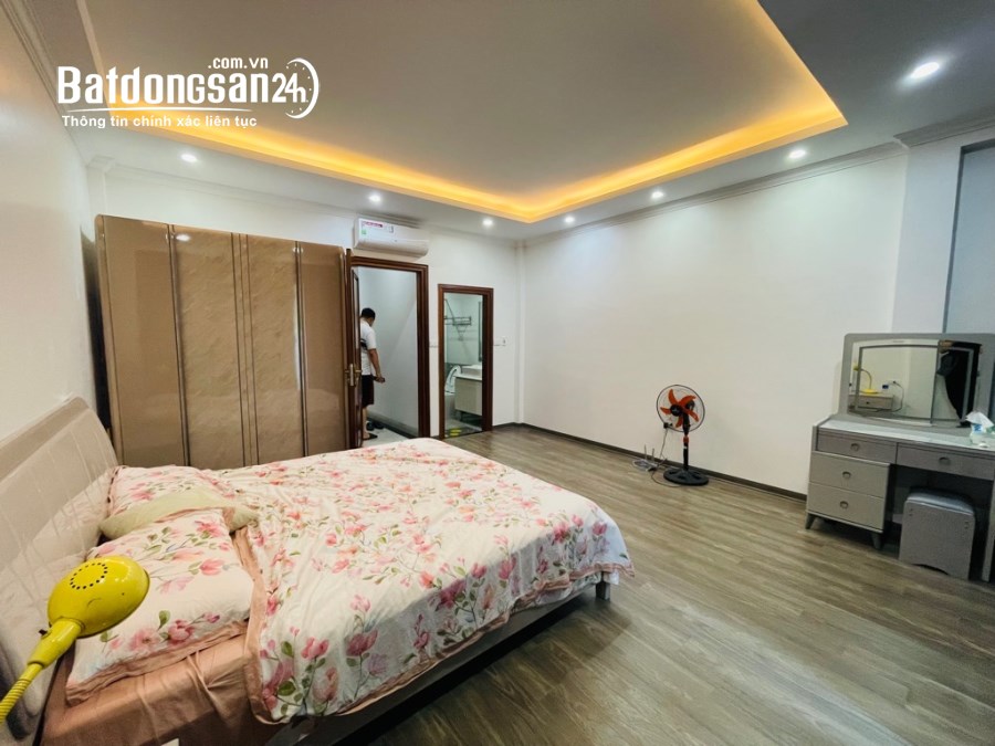 Bán nhà mặt phố Đường Hoa Bằng, Quận Cầu Giấy