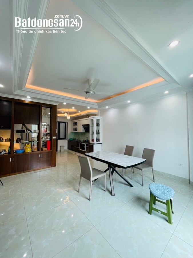 Bán nhà mặt phố Đường Hoa Bằng, Quận Cầu Giấy