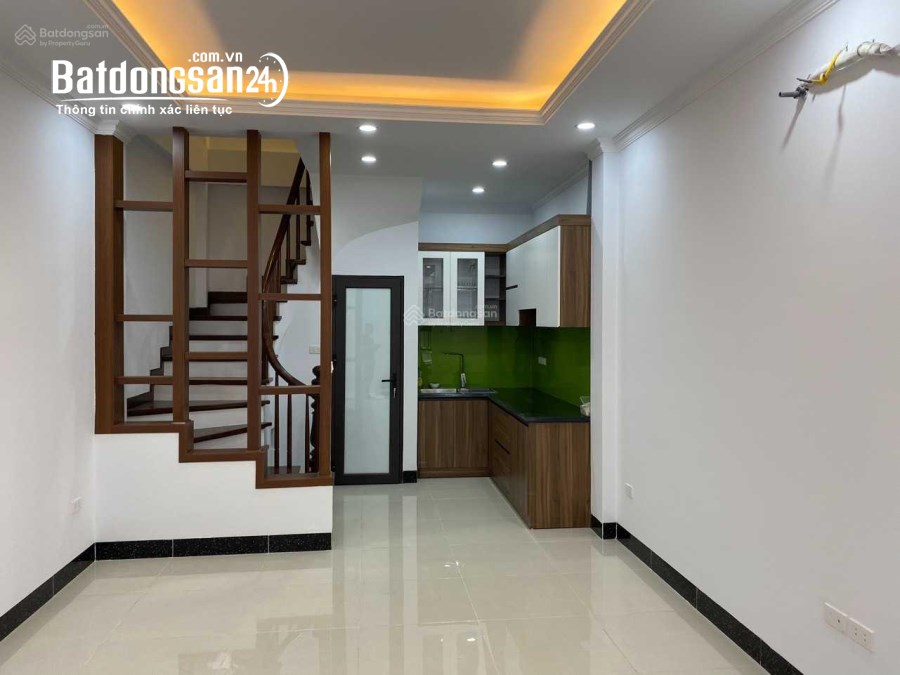 Chính chủ gửi bán nhà Nguyễn Khang 38m2 5 tầng, giá 6.8 tỷ Cầu Giấy