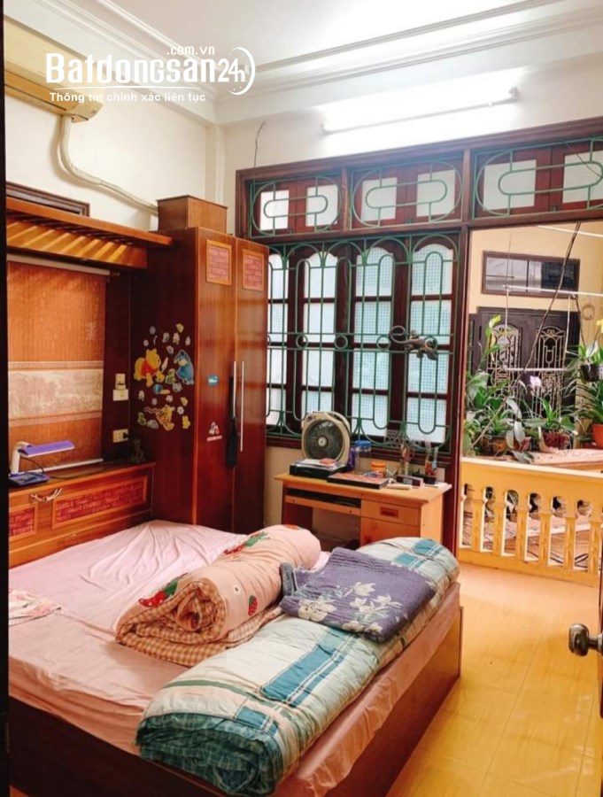 Bán nhà Chùa Hà Cầu Giấy 37m x 4T giá 9.8 tỷ, dân xây, ô tô, 2 mặt ngõ, 3 thoáng