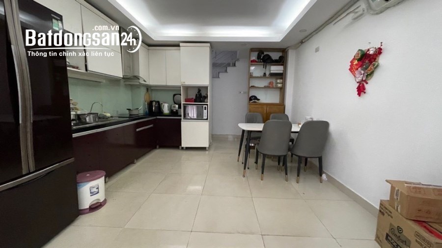BÁN NHÀ ĐÊ LA THÀNH NHỎ, 5 TẦNG - DT 30M2 - GIÁ 5. TỶ