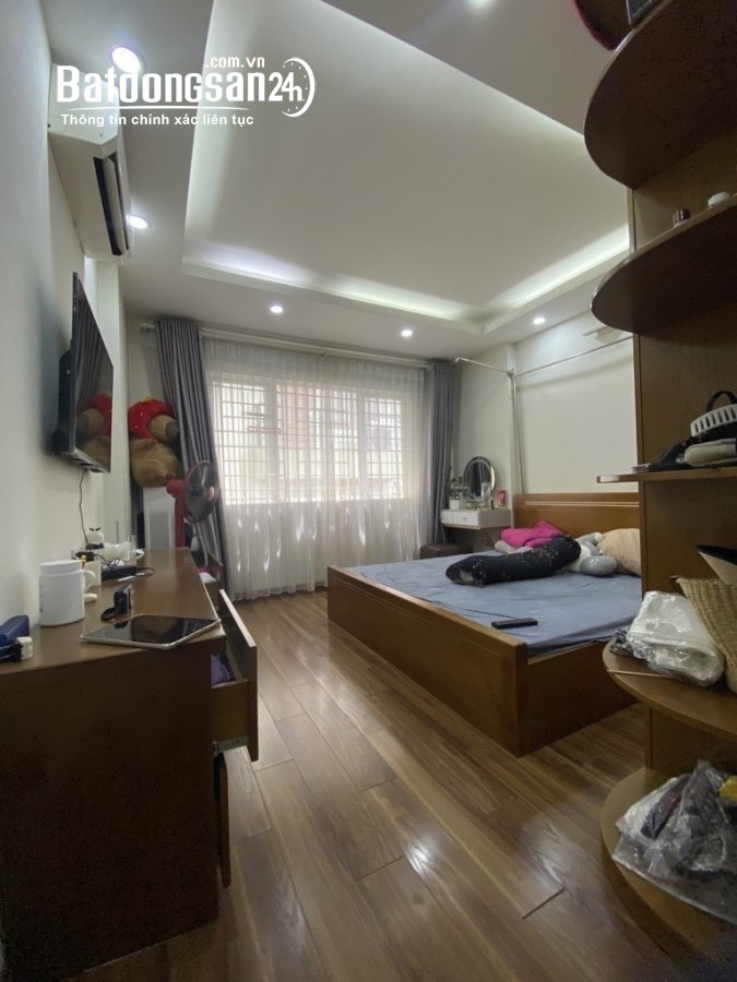 BÁN NHÀ ĐÊ LA THÀNH NHỎ, 5 TẦNG - DT 30M2 - GIÁ 5. TỶ