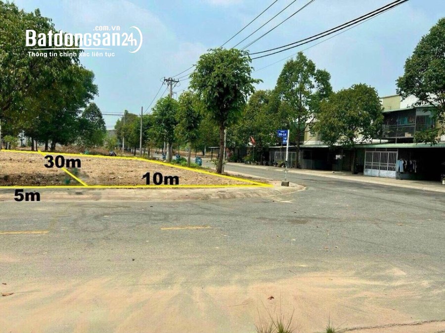 ĐẤT TRUNG TÂM HUYỆN BÀU BÀNG, KHU THƯƠNG MẠI SẦM UẤT