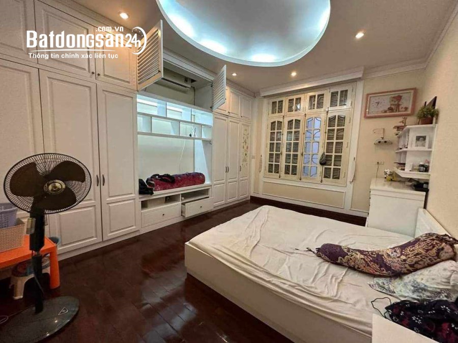 Bán nhà 125m2 Đường Bưởi nhỉnh 28 tỷ xây 5T, MT6.5m vỉa hè lô góc khu VIP Ba Đình