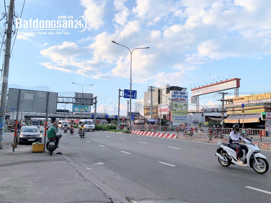 (Thủ Đức)bángấp nhà mặt tiền QL13,430m2(14mx32m),33tỷ.