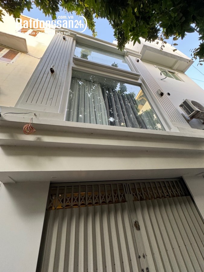 Nhà Nhỏ Xinh 3 tầng,Trần Đình Xu, Quận 1  Xe Hơi Đậu Cửa, Vị Trí VIP, An Ninh.