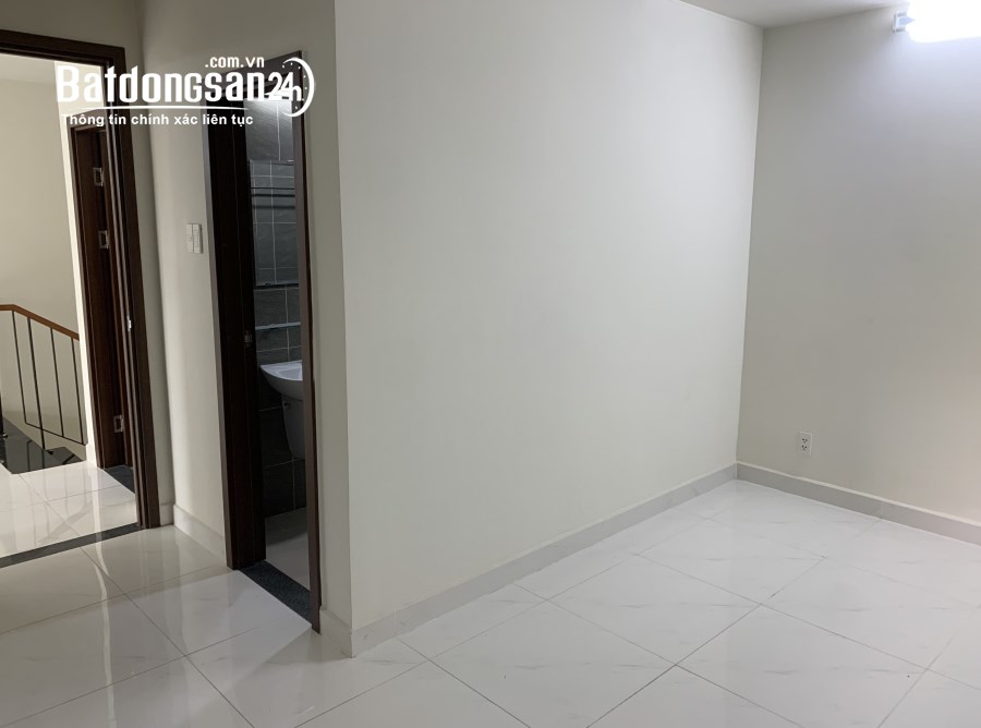 Bán Nhà 1 Trệt 1Lầu (2PN+3WC) 151m2 - 5,350 Tỷ-Tặng Máy Lạnh-Ngay Chợ Ngay-0907456379