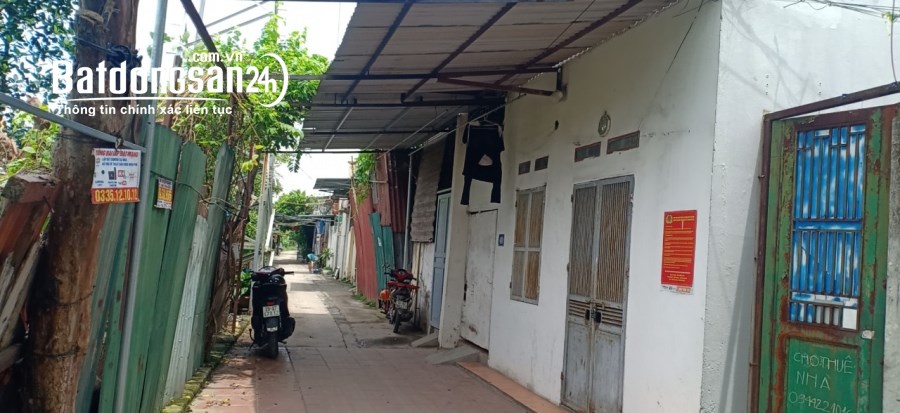 Bán 120m2 đất Phú Diễn(5*22) có nhà  cấp 4 dtsd 40m2. Sân rộng 80m. Giá 1 tỷ 350