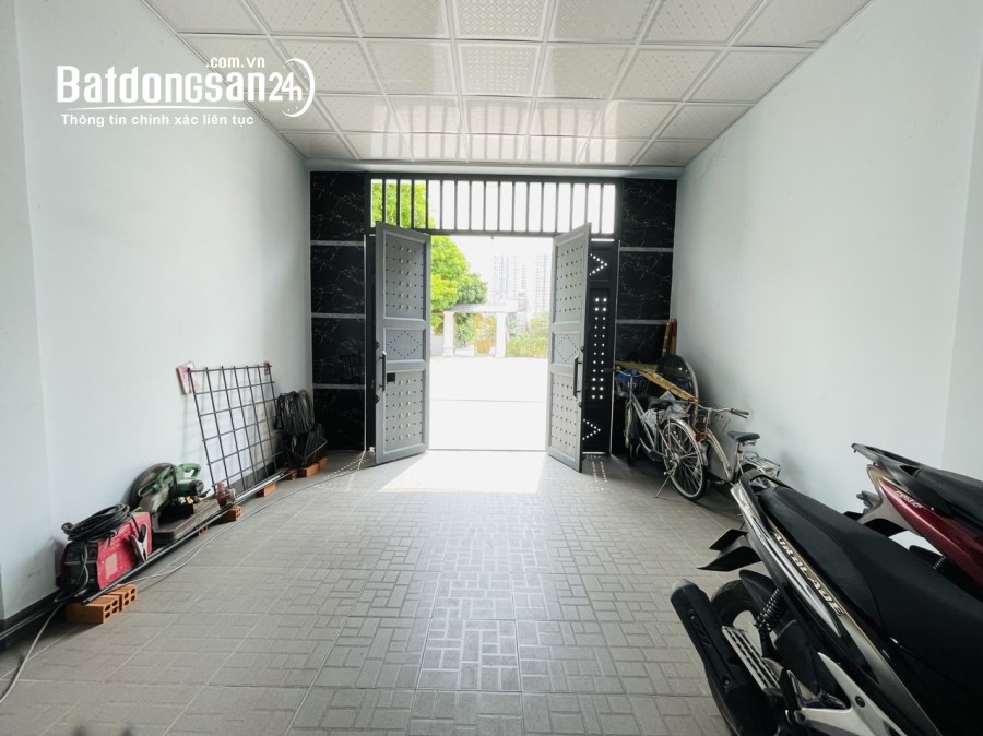 Nhà mặt tiền gần chợ Đông Hoà, BigC Go, làng đại học Quốc gia HCM, 1037 Dĩ An